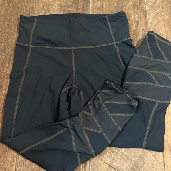 Athelta size small crop - Picture 4 of 4